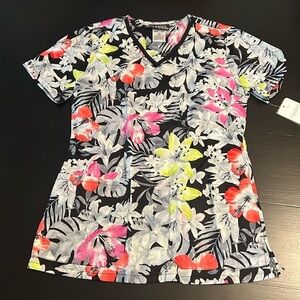 Cherokee runway scrub top‎